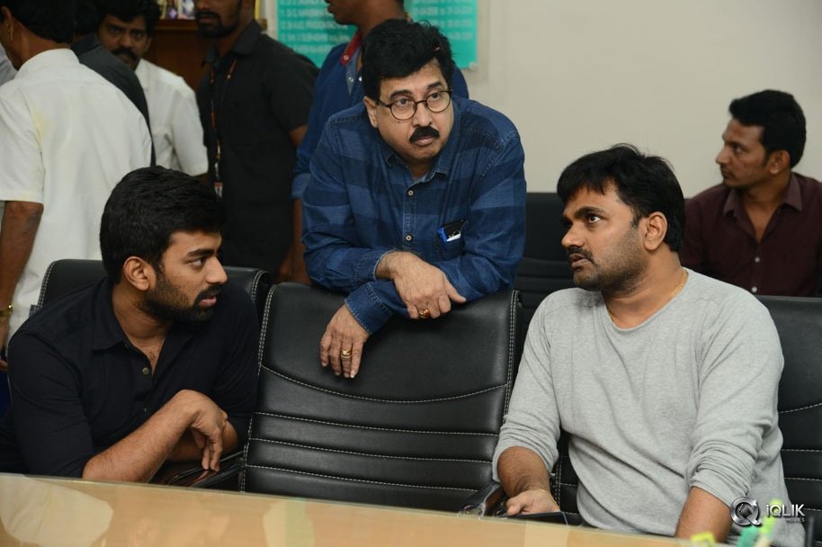 London-Babulu-Movie-Team-at-KBN-College-Vijayawada